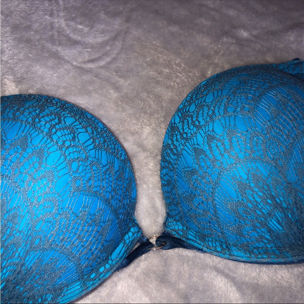 La senza blue double push up bra with a mesh/ net design on the pads 32B